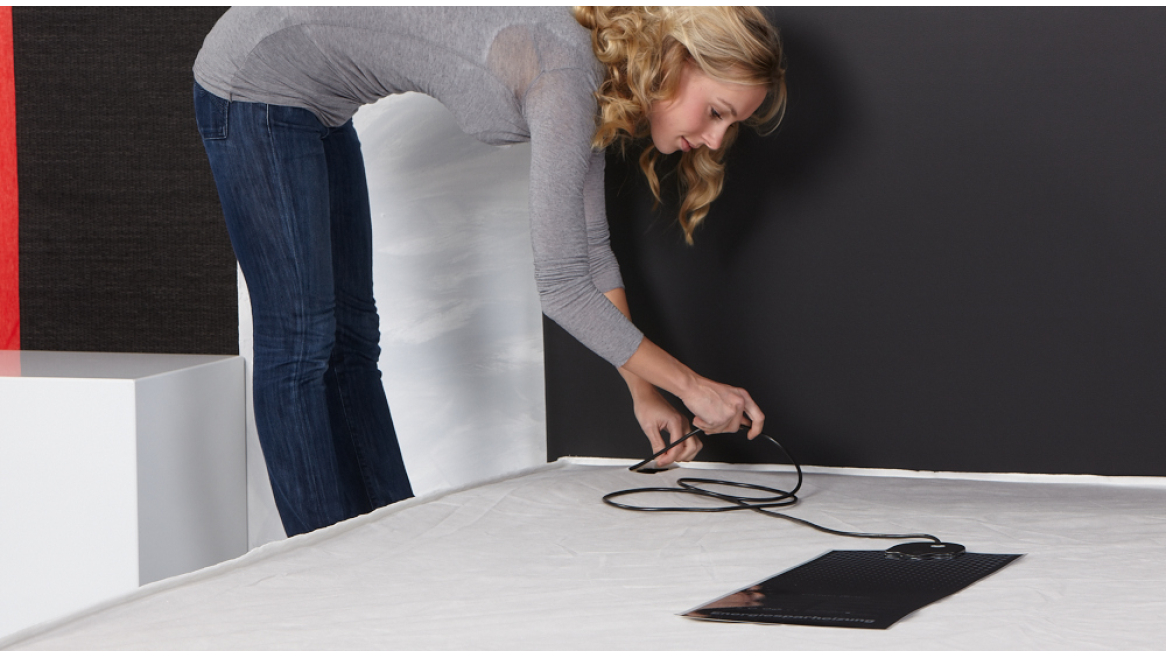 Wasserbettheizung Carbon IQ Digital ins Wasserbett einlegen