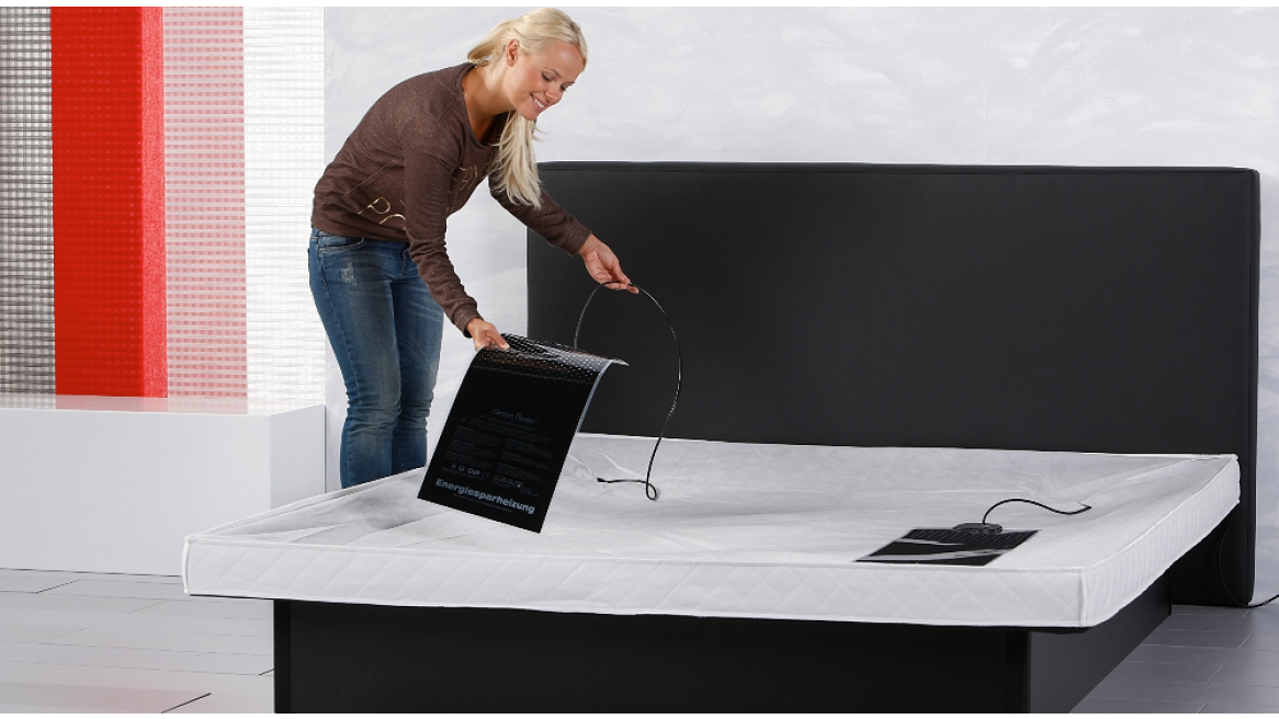 Wasserbettheizmatte Carbon IQ Digital ins Wasserbett einlegen