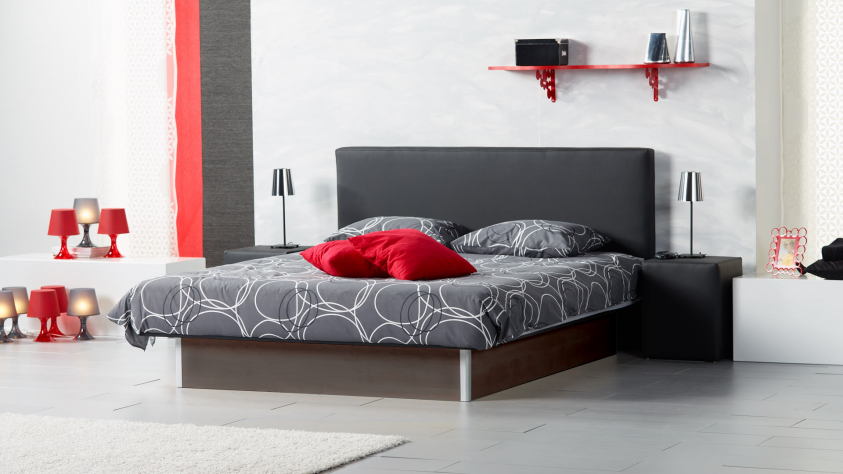 Wasserbett mit Boden in Eiche dunkel und silbernen Kanten